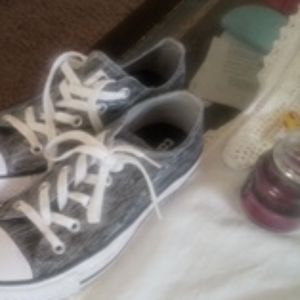 Women's size 6 converse
